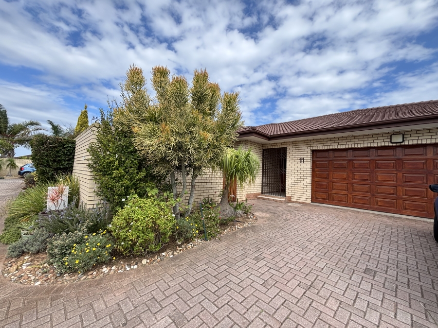 To Let 4 Bedroom Property for Rent in Summerstrand Eastern Cape